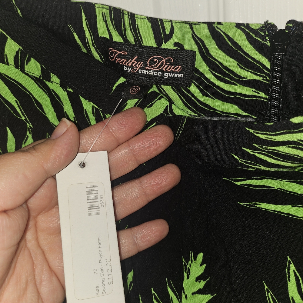 Trashy Diva Green Leaf Sarong - Picture 2 of 2